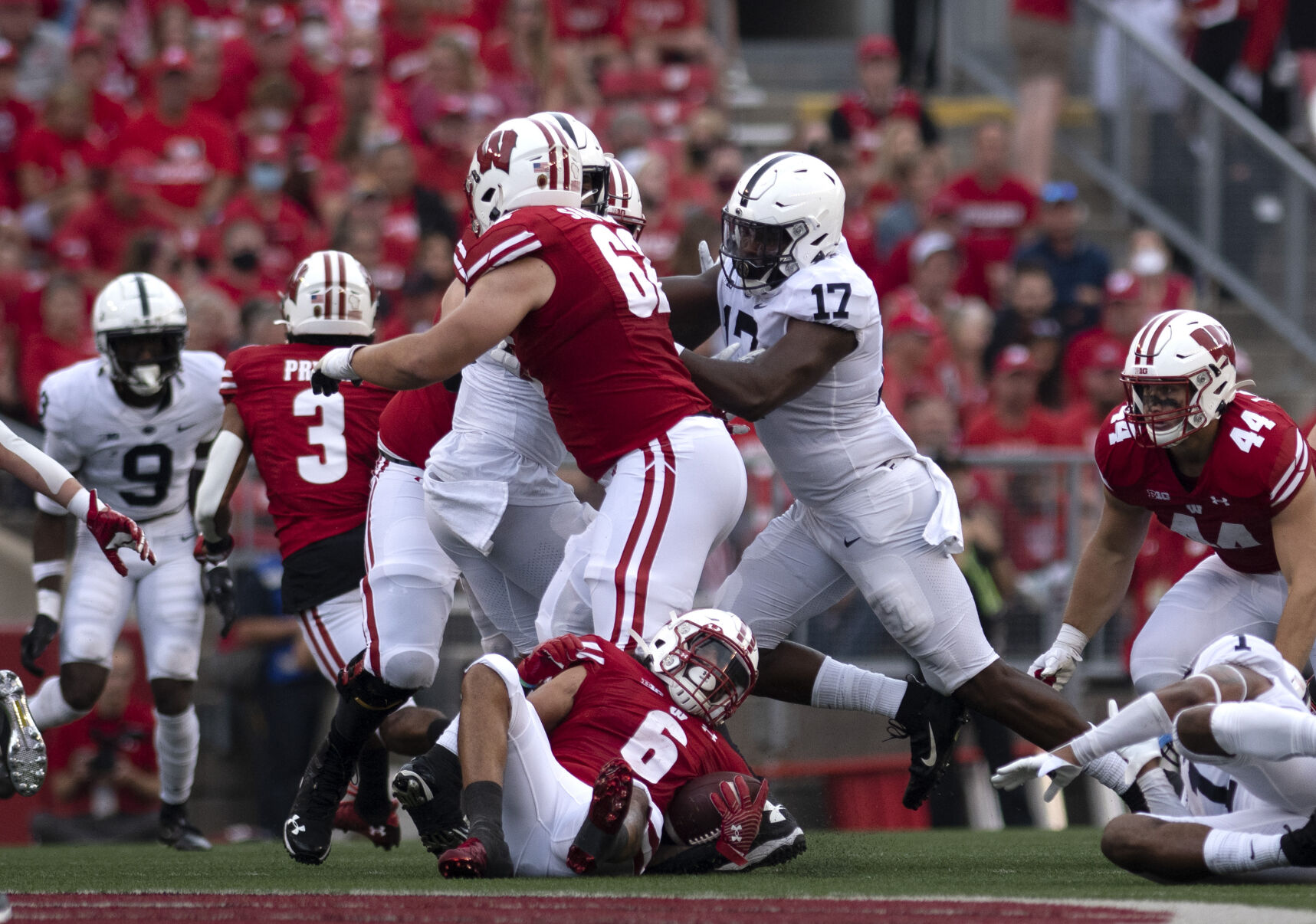 Penn State football vs. Wisconsin, Ebiketie (17)